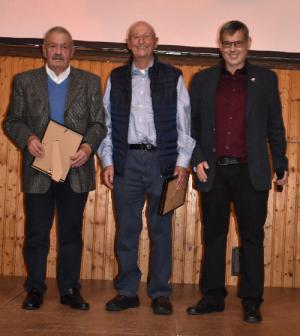 von l.n.r. die Ehrenmitglieder Ernst Becker, Gerd Müller, Arno Mayer (1. Vorsitzender). Es fehlen Klaus Müller und Karl Stork.